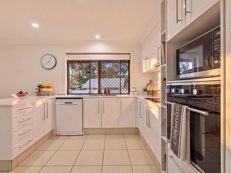Photo - 4 Bowen Court, Helensvale QLD 4212 - Image 8