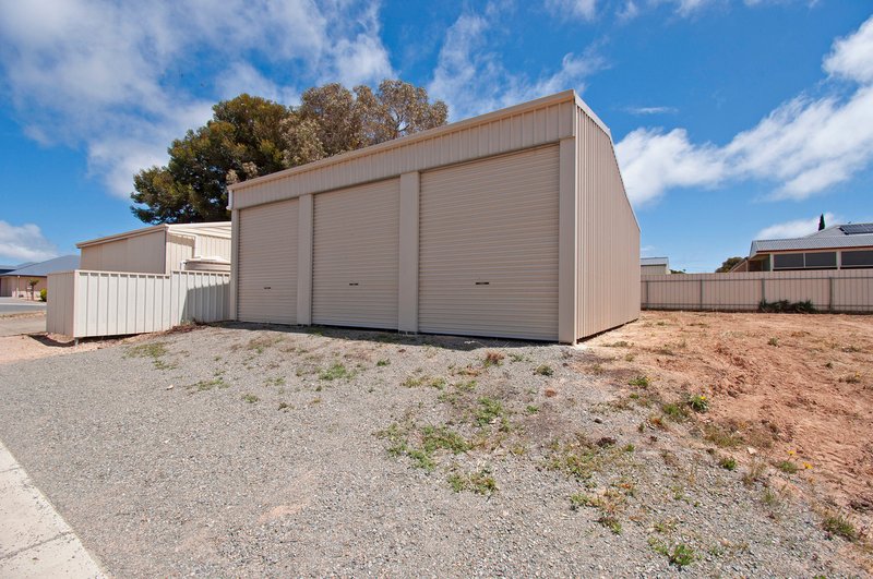 Photo - 4 Bradshaw Street, Moonta Bay SA 5558 - Image 2