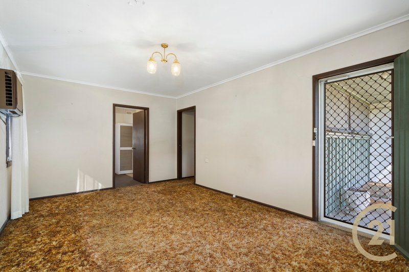 Photo - 4 Brain Avenue, Lurnea NSW 2170 - Image 3