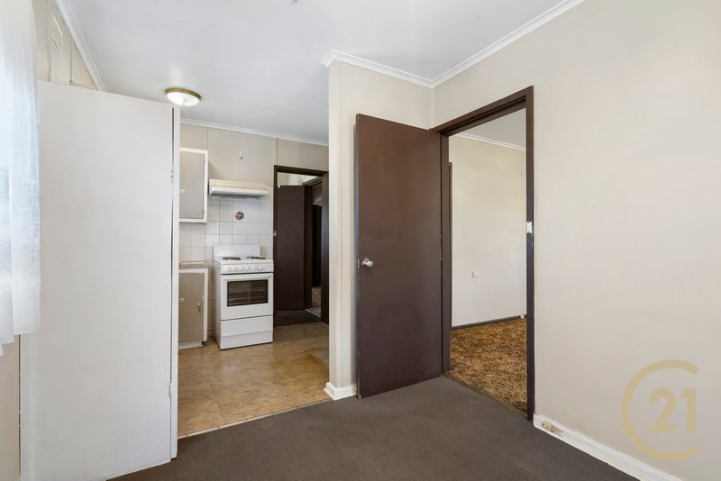 Photo - 4 Brain Avenue, Lurnea NSW 2170 - Image 4