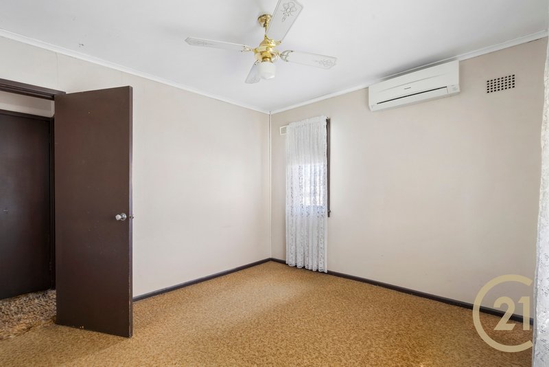 Photo - 4 Brain Avenue, Lurnea NSW 2170 - Image 8