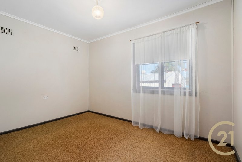 Photo - 4 Brain Avenue, Lurnea NSW 2170 - Image 9