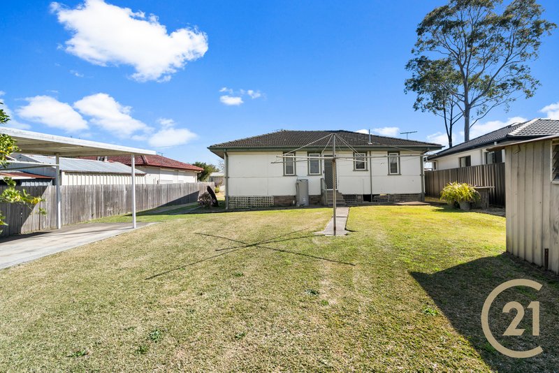 Photo - 4 Brain Avenue, Lurnea NSW 2170 - Image 12