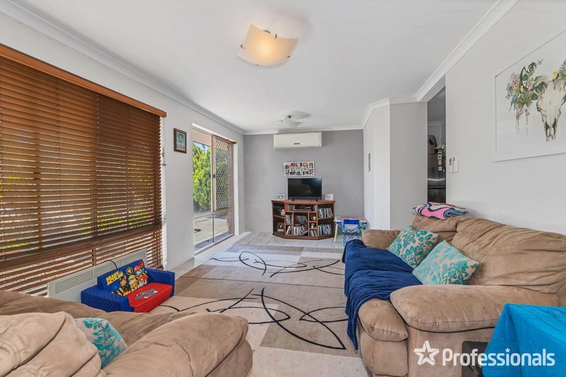 Photo - 4 Bream Court, Warnbro WA 6169 - Image 2