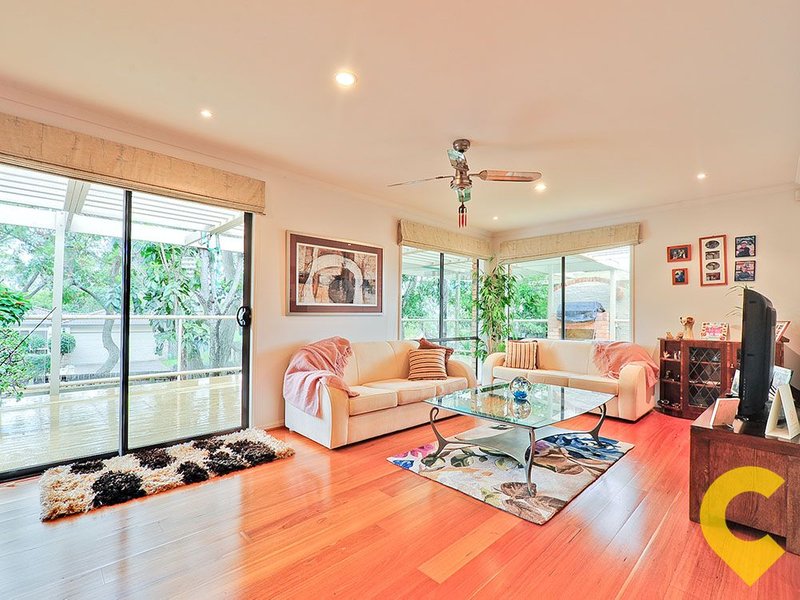 Photo - 4 Brigalow Close, Bridgeman Downs QLD 4035 - Image 4