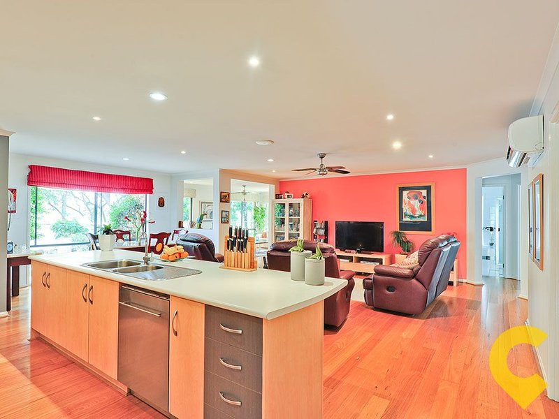 Photo - 4 Brigalow Close, Bridgeman Downs QLD 4035 - Image 6