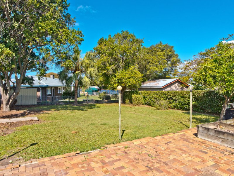 Photo - 4 Bright Avenue, Clontarf QLD 4019 - Image 11