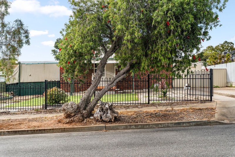 Photo - 4 Brindisi Road, Hackham West SA 5163 - Image 2