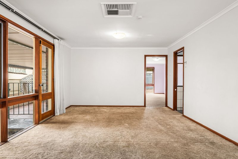 Photo - 4 Brindisi Road, Hackham West SA 5163 - Image 5