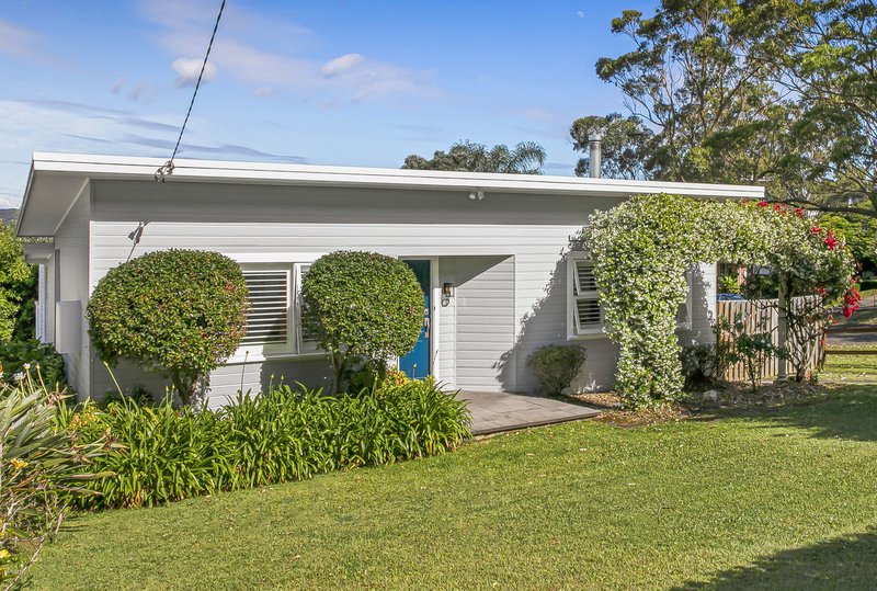 4 Broadwater Dr , Saratoga NSW 2251