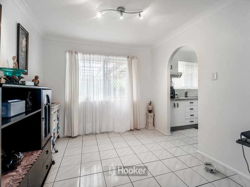 Photo - 4 Bron Court, Loganlea QLD 4131 - Image 5