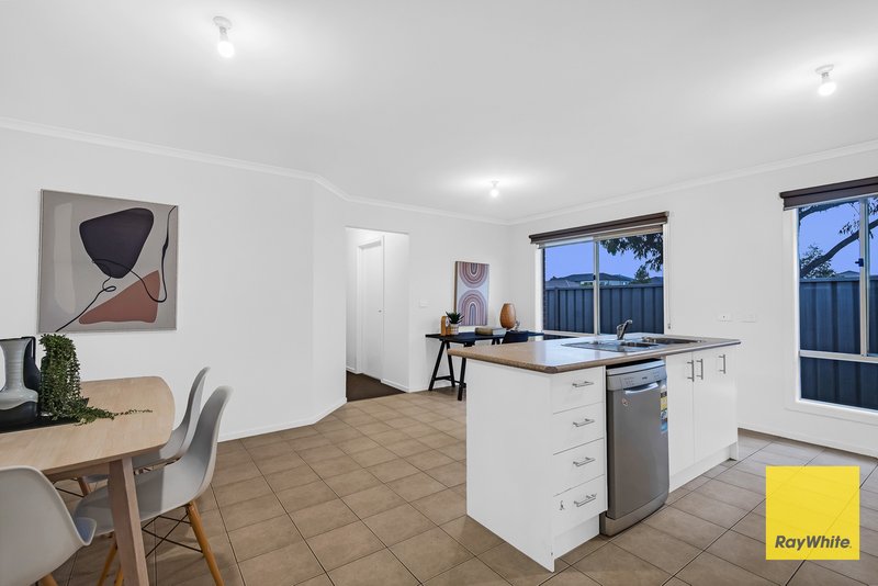 Photo - 4 Broombush Court, Truganina VIC 3029 - Image 6