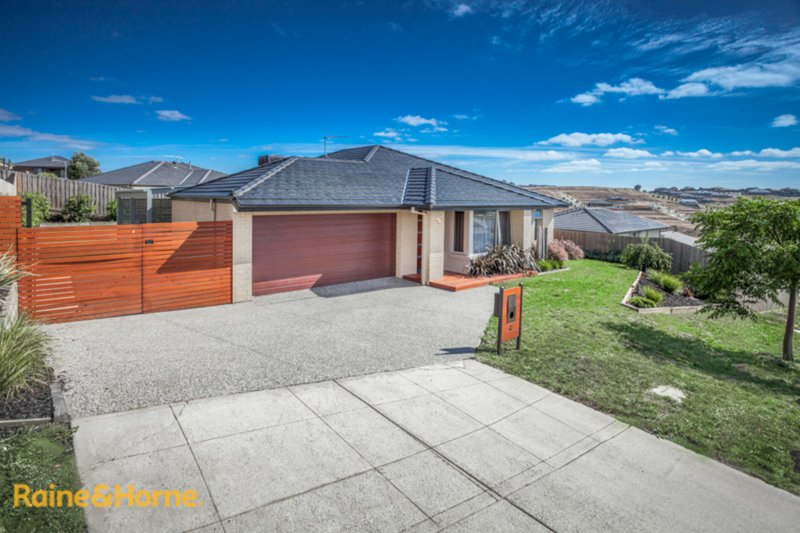 Photo - 4 Broomfield Avenue, Sunbury VIC 3429 - Image 2