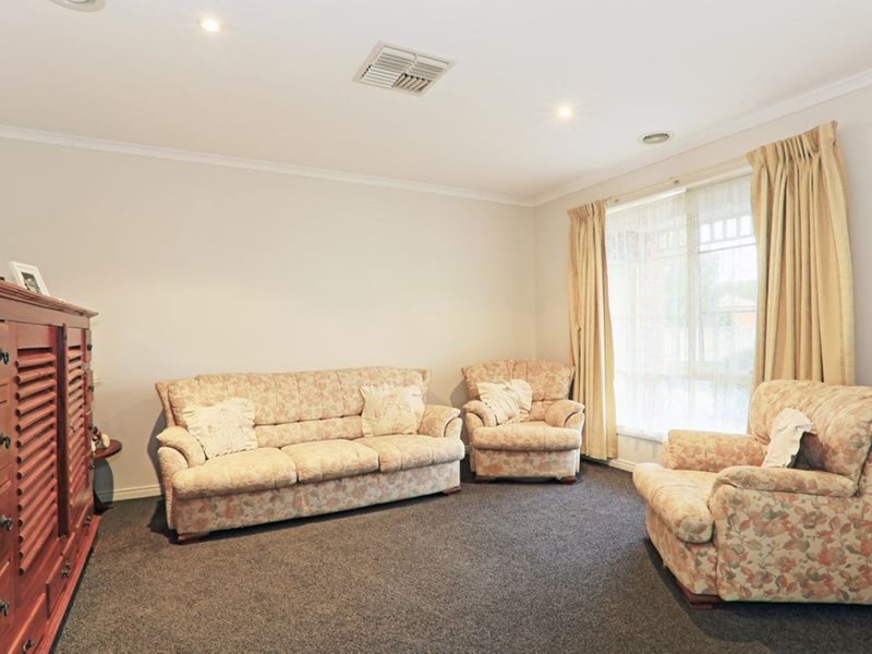 Photo - 4 Buchan Green, Pakenham VIC 3810 - Image 5