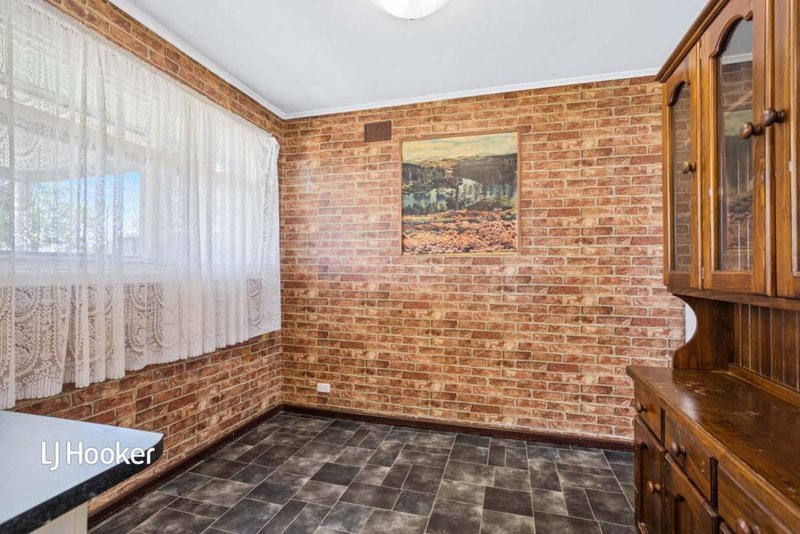 Photo - 4 Bunburra Street, Para Hills West SA 5096 - Image 7