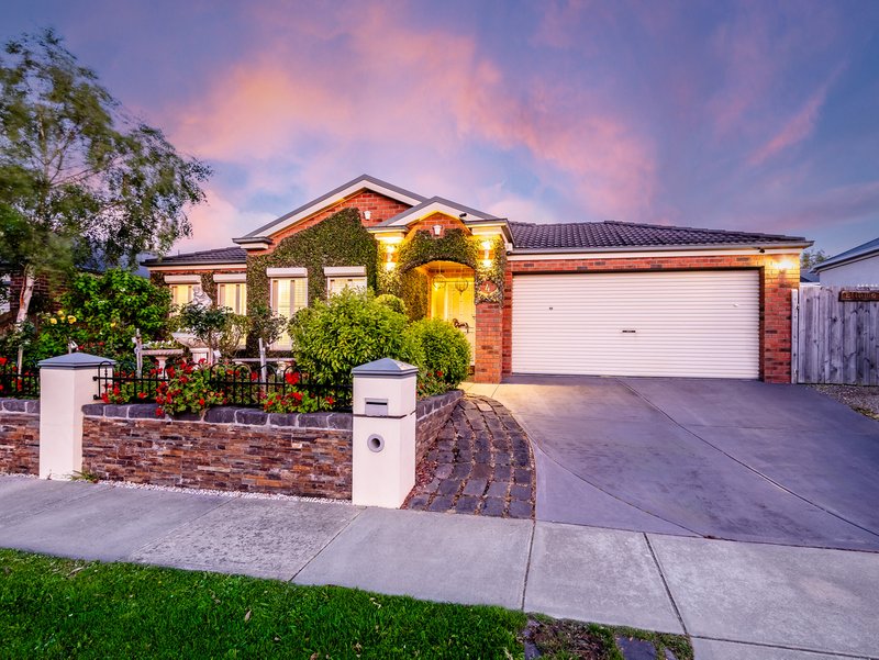 4 Bundoran Avenue, Cranbourne VIC 3977