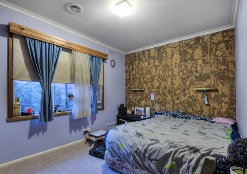 Photo - 4 Bunker Avenue, Kingsbury VIC 3083 - Image 8