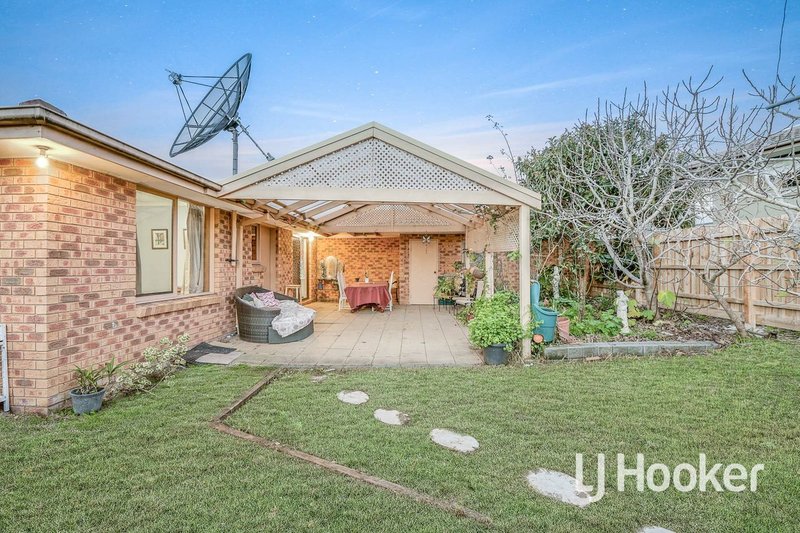 Photo - 4 Bunya Place, Hampton Park VIC 3976 - Image 11