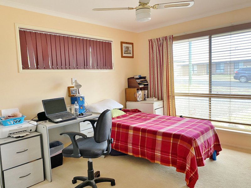 Photo - 4 Burns Crescent, Wondai QLD 4606 - Image 11