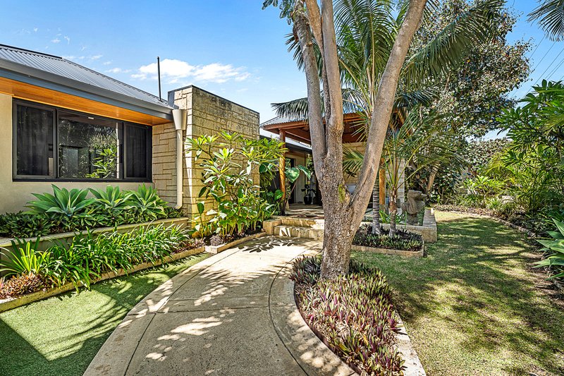 Photo - 4 Burroughs Road, Karrinyup WA 6018 - Image 3