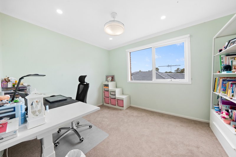 Photo - 4 Cairn Curren Close, Rowville VIC 3178 - Image 8