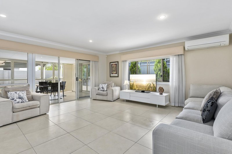 Photo - 4 Calcetto Place, Arundel QLD 4214 - Image 3