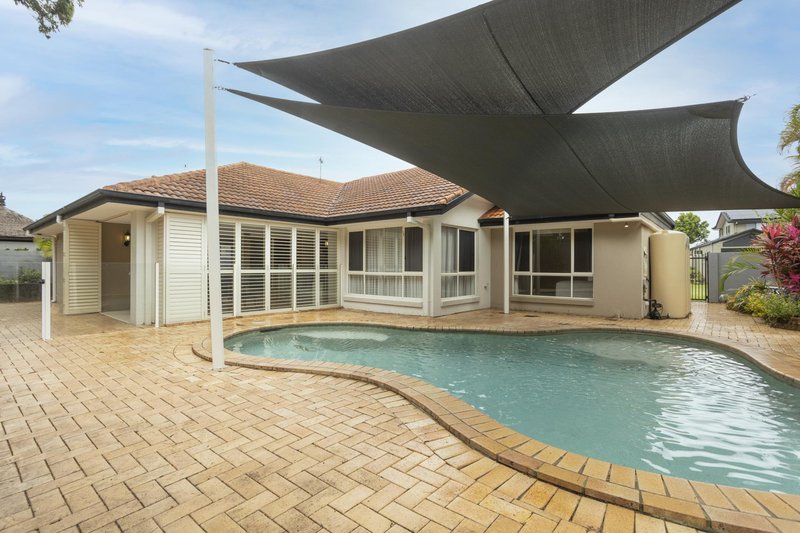 Photo - 4 Calcetto Place, Arundel QLD 4214 - Image 5