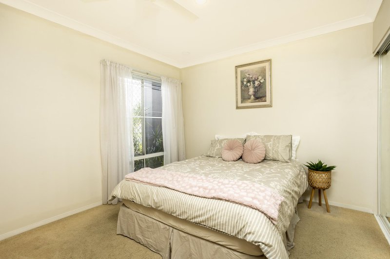 Photo - 4 Calcetto Place, Arundel QLD 4214 - Image 17