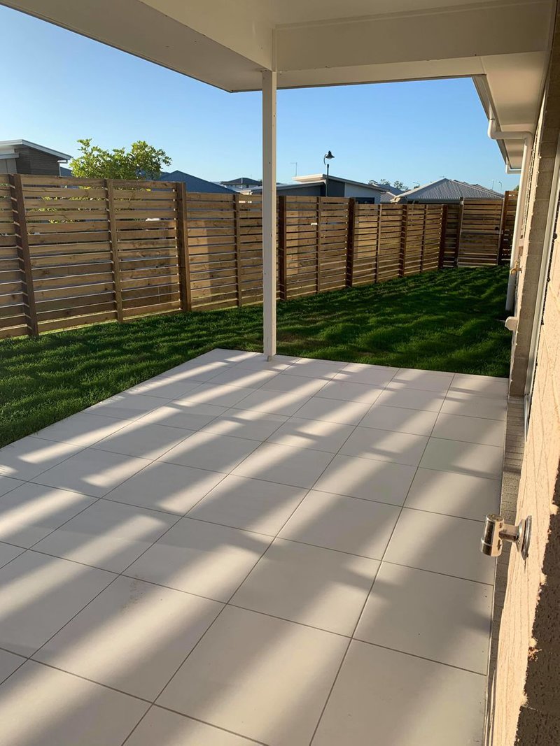 Photo - 4 Cambridge Circuit, Pimpama QLD 4209 - Image 4