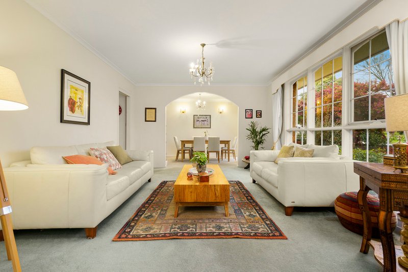 Photo - 4 Camden Court, Glen Waverley VIC 3150 - Image 3