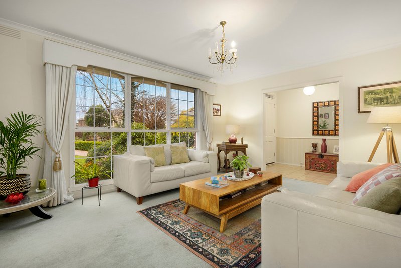 Photo - 4 Camden Court, Glen Waverley VIC 3150 - Image 4