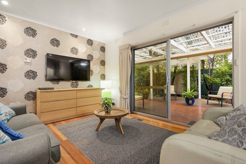 Photo - 4 Camden Court, Glen Waverley VIC 3150 - Image 5