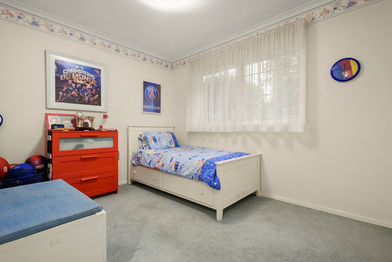 Photo - 4 Camden Court, Glen Waverley VIC 3150 - Image 8