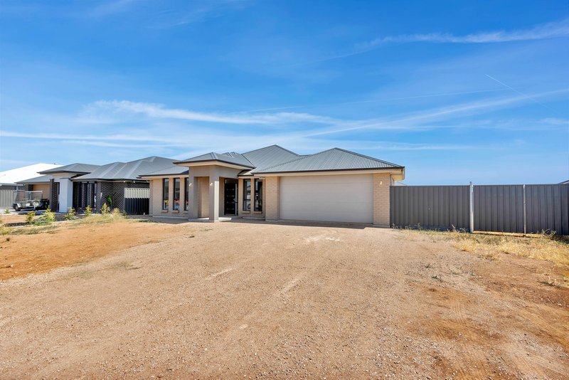 Photo - 4 Camelia Crescent, Two Wells SA 5501 - Image 4