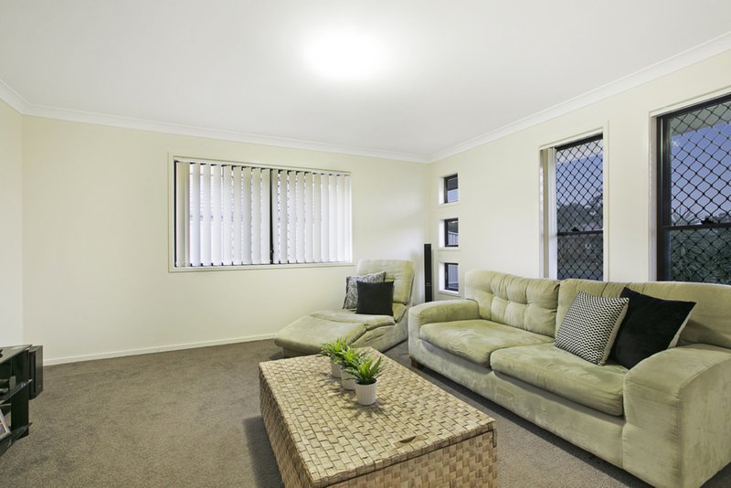 Photo - 4 Camille Crescent, Wynnum West QLD 4178 - Image 6