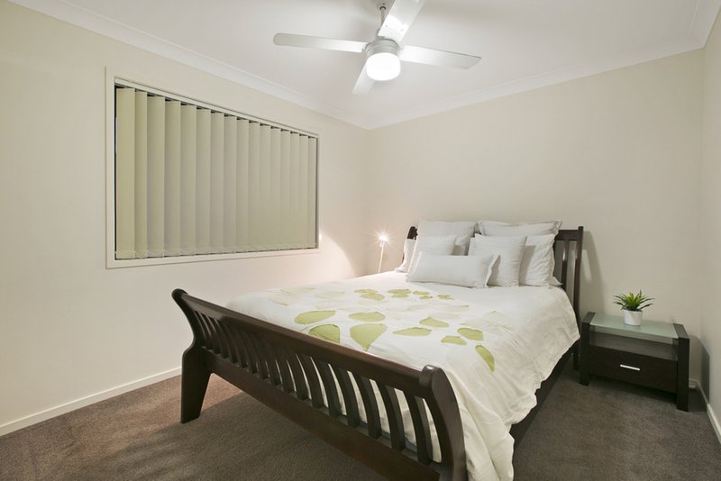 Photo - 4 Camille Crescent, Wynnum West QLD 4178 - Image 9