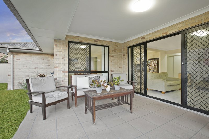 Photo - 4 Camille Crescent, Wynnum West QLD 4178 - Image 13