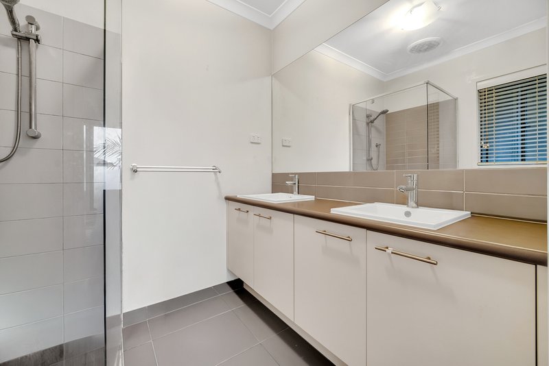 Photo - 4 Camolina Way, Clyde North VIC 3978 - Image 5