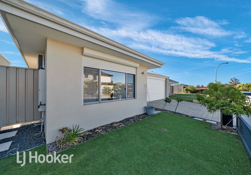 Photo - 4 Canberra Avenue, Landsdale WA 6065 - Image 3