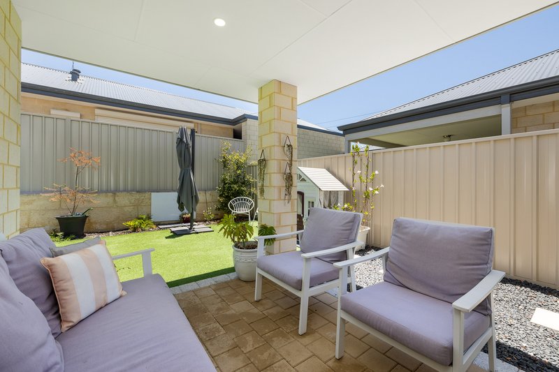 Photo - 4 Canberra Avenue, Landsdale WA 6065 - Image 3