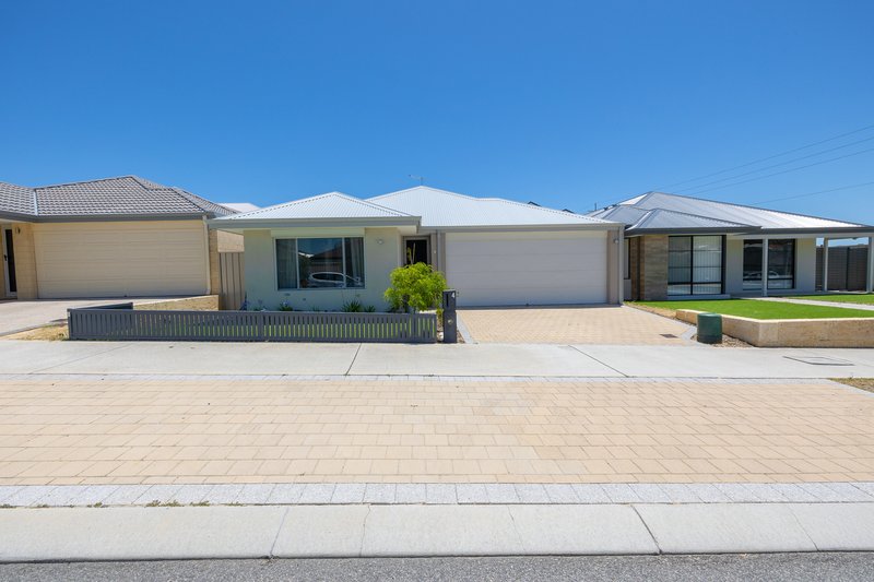 Photo - 4 Canberra Avenue, Landsdale WA 6065 - Image 7