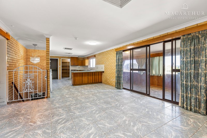 Photo - 4 Canna Street, Kooringal NSW 2650 - Image 5