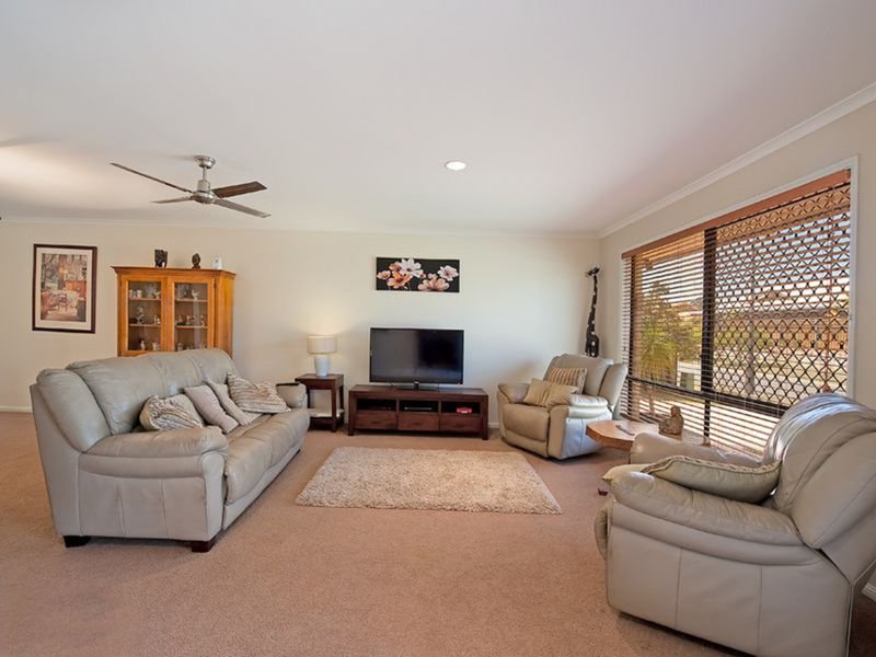 Photo - 4 Cannaway Street, North Lakes QLD 4509 - Image 10