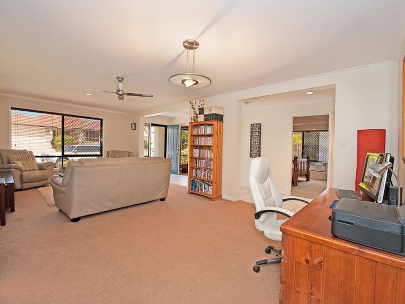 Photo - 4 Cannaway Street, North Lakes QLD 4509 - Image 11