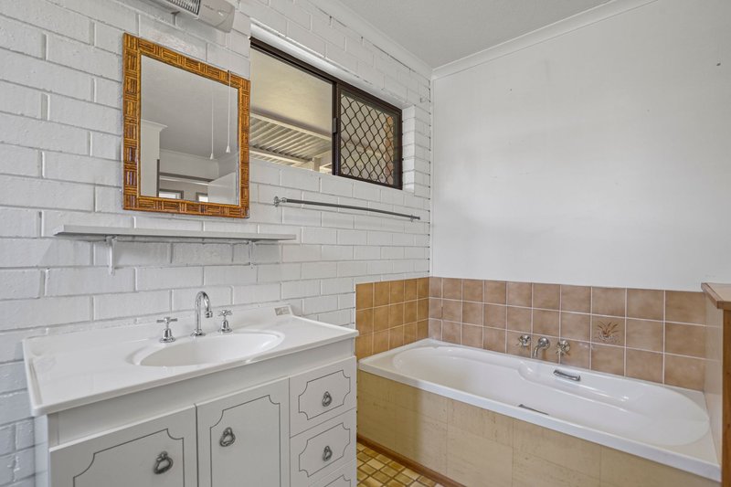 Photo - 4 Canterbury Chase, Ashmore QLD 4214 - Image 15