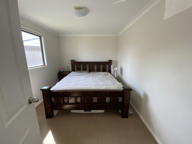 Photo - 4 Caoura Crescent, Goulburn NSW 2580 - Image 5