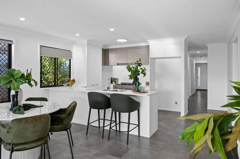 Photo - 4 Capella Street, South Ripley QLD 4306 - Image 7