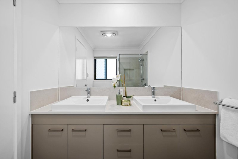 Photo - 4 Capella Street, South Ripley QLD 4306 - Image 11