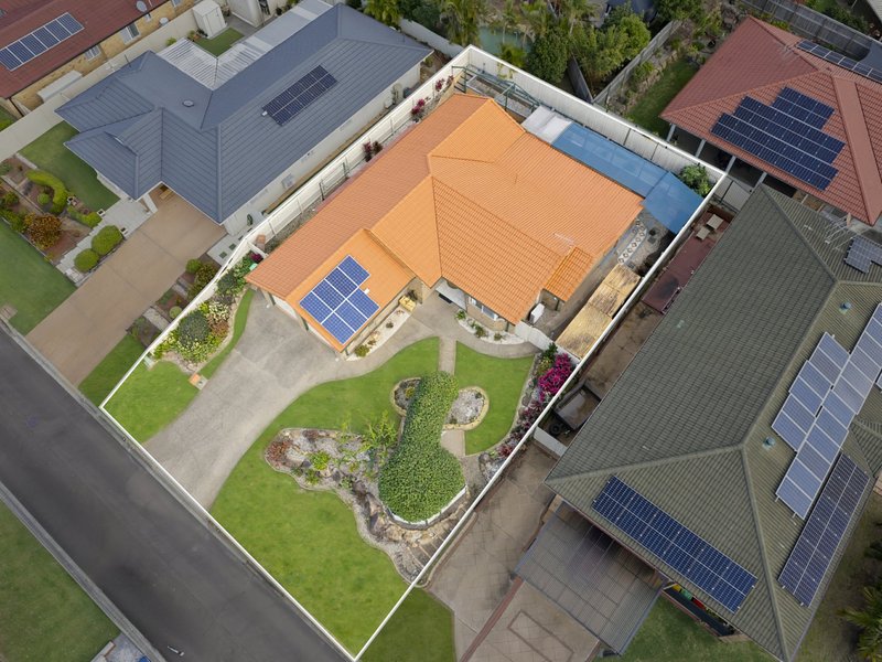Photo - 4 Capstan Court, Banksia Beach QLD 4507 - Image 5