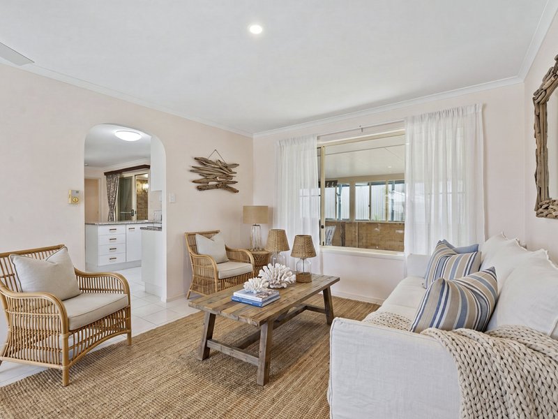 Photo - 4 Capstan Court, Banksia Beach QLD 4507 - Image 7